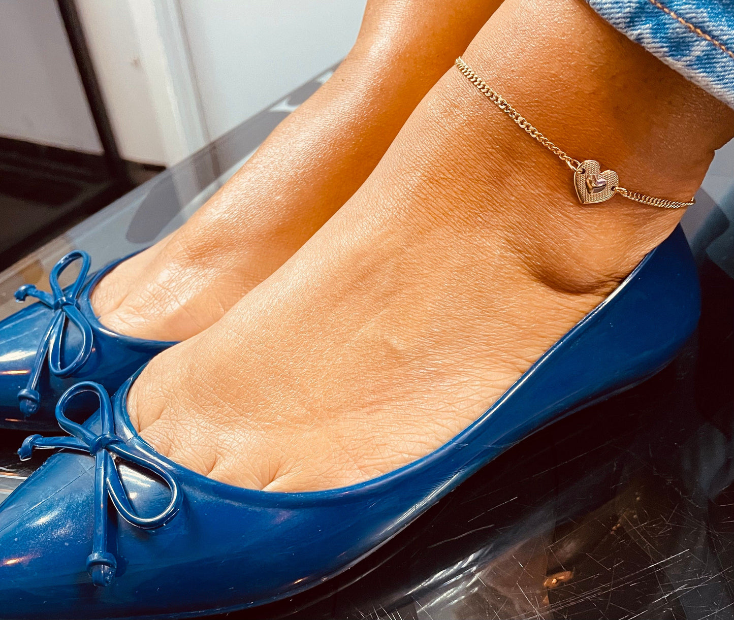 18k Gold Layered Solitaire Cute Puffy Heart Charm Anklet in Curb Chain