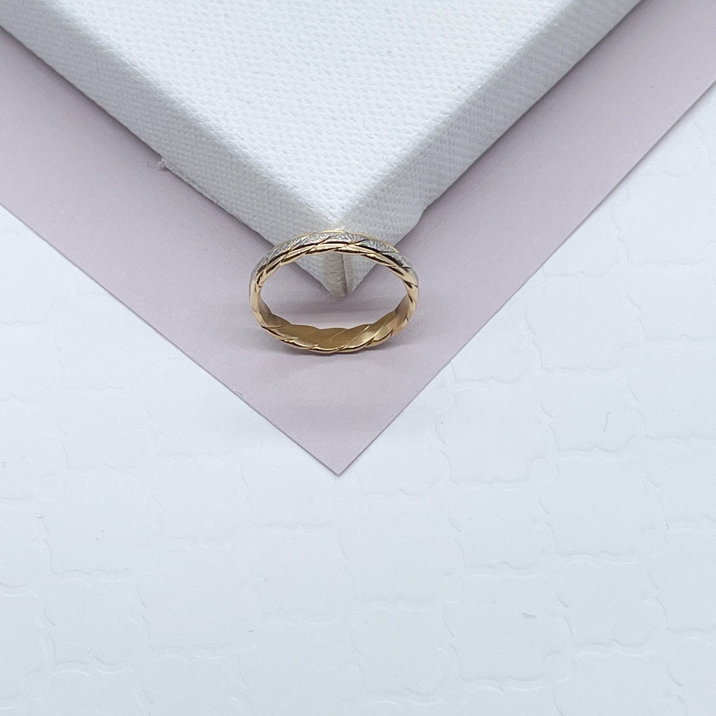 18k Gold Layered Twisted Details Ring Featuring A Line of Silver On Top Of The