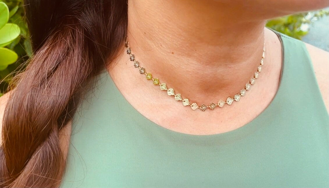 Adjustable 18K Gold Layered Connected Shell Choker Dainty Ocean Marine Jewelry