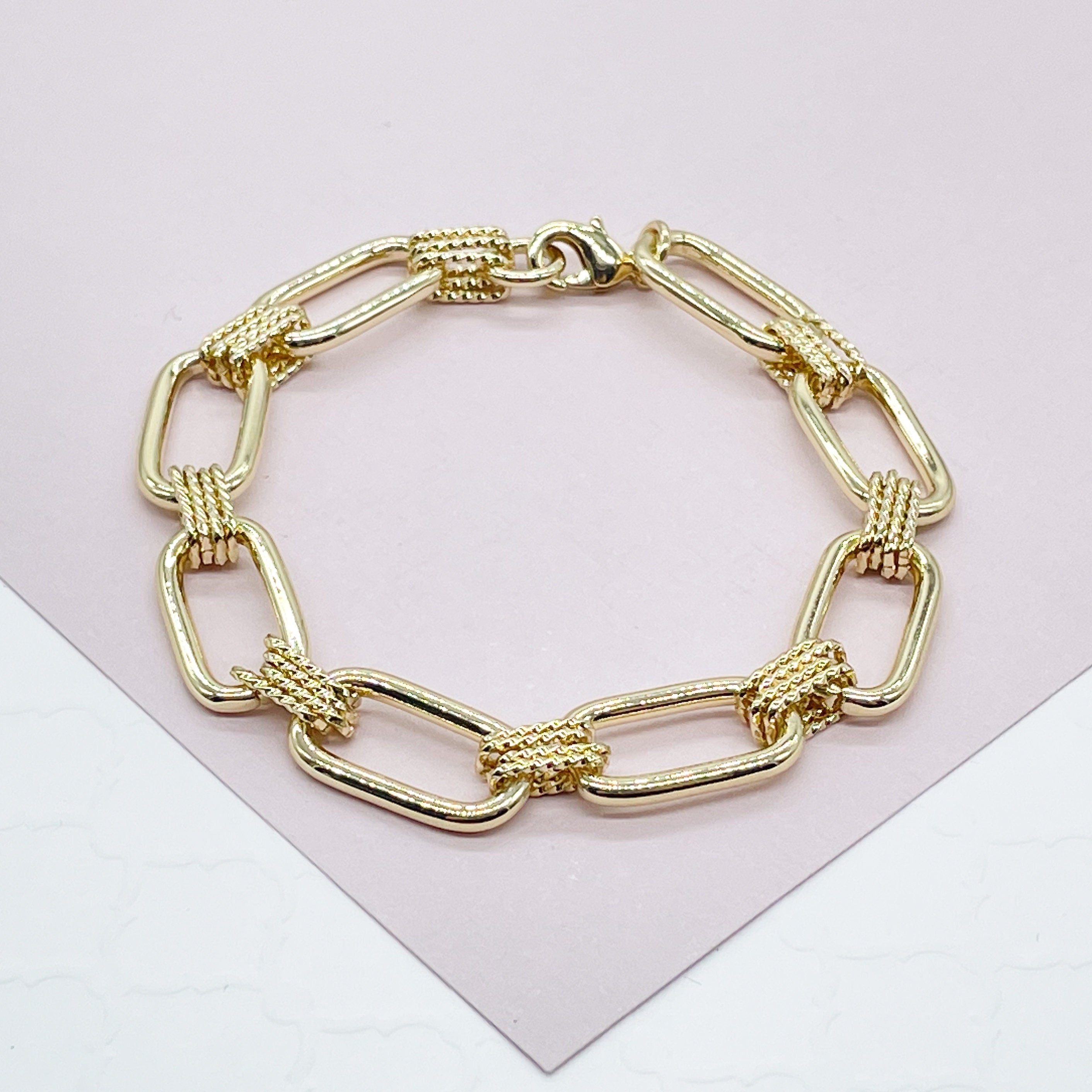 22K Gold Ladies Bracelet - brla27413 - US$ 1,164 - This beautiful 22K Gold  bracelet for Ladies is excellently handcrafted with filigree work in shine f