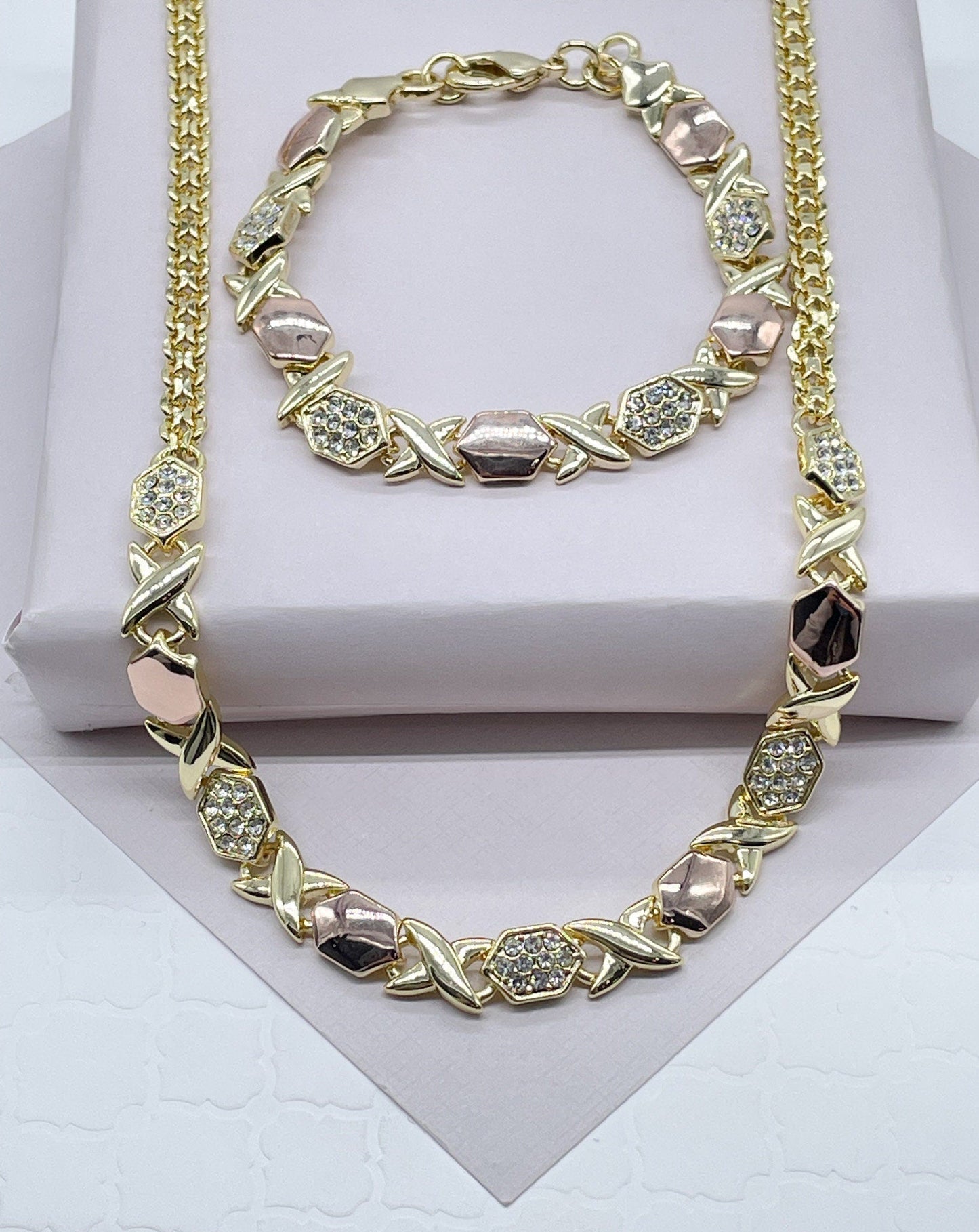 Intricate 18k Gold Layered XOXO Set Featuring Intercalated Cubic Zirconia Link