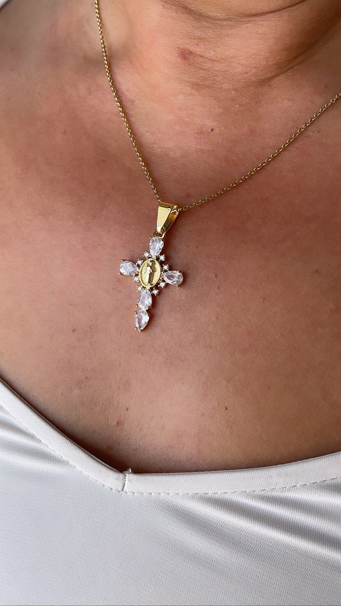 18k Gold Filled White Pear Cut Stone Crucifix With Jesus Center Pendant