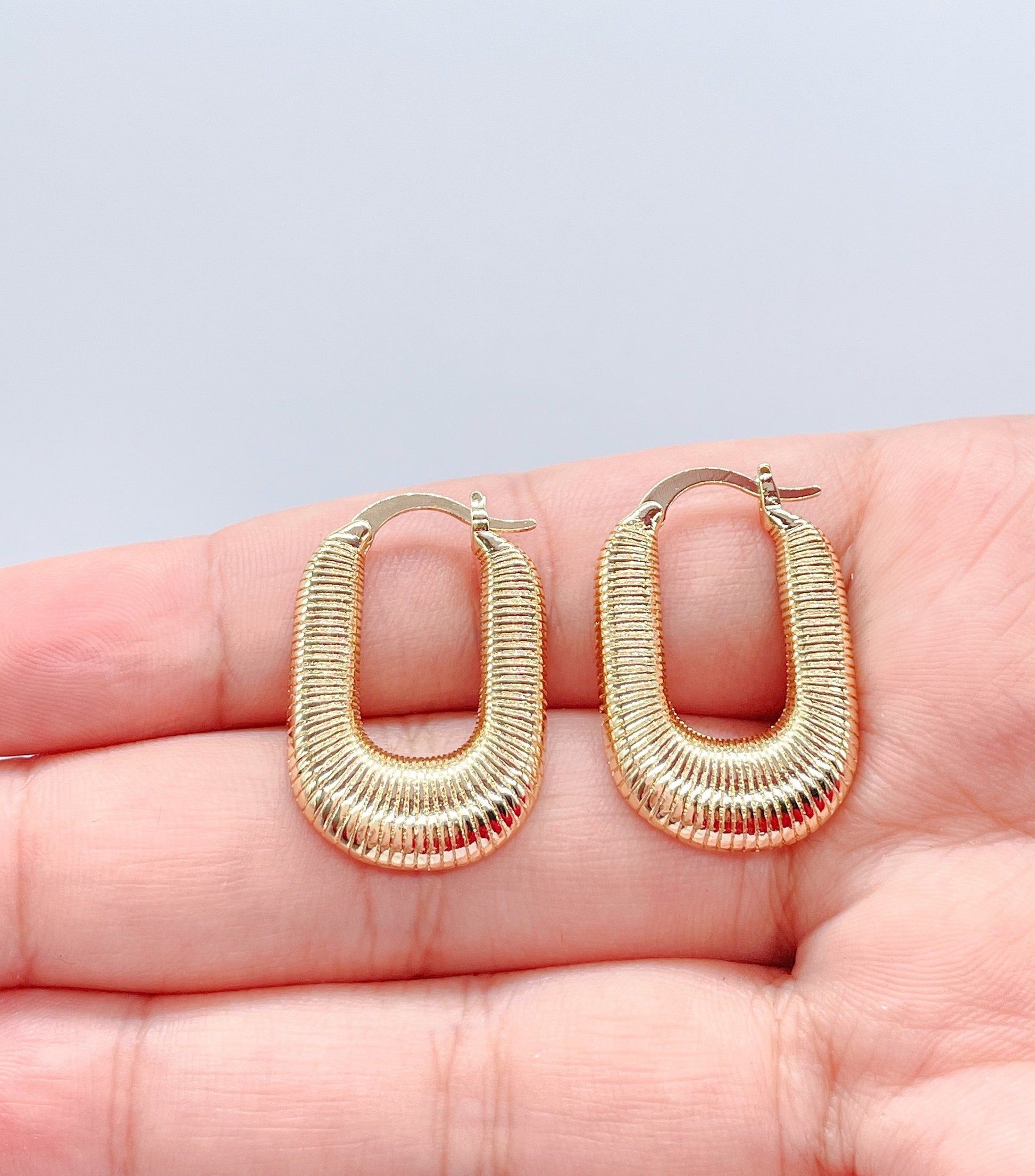 18K Gold Filled Smooth Vertical Lined Patterned Rectangle Shaped Hoop Earring