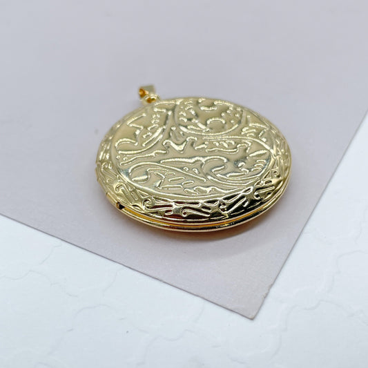18k Gold Layered Engraved Circle Locket