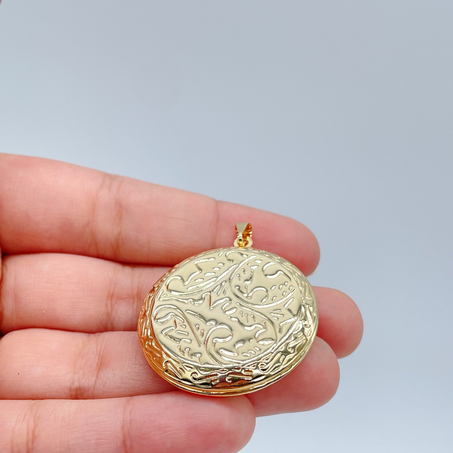 18k Gold Layered Engraved Circle Locket